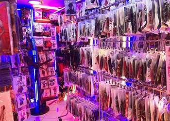 Vista interior del local sex shop de huérfanos 555 , Santiago